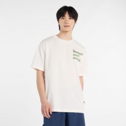 Koszulka męska New Balance MT53921SST – biała. Białe koszulki sportowe męskie New Balance, m, z aplikacjami, z dresówki, bez kołnierzyka, bez ramiączek. Za 169.99 zł.