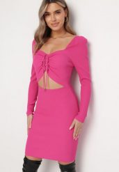 Fuksjowa Sukienka Mini z Prążkowanego Materiału z Wycięciem i Wiązaniem Cerdosja. Czerwone sukienki damskie Born2be, na imprezę, bez wzorów, z dzianiny, bez kołnierzyka, bez ramiączek, mini. Za 44.99 zł.