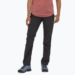 Spodnie trekkingowe damskie Patagonia Point Peak Trail-Regular. Czarne spodnie sportowe damskie Patagonia, bez wzorów, trekkingowe. Za 519.99 zł.