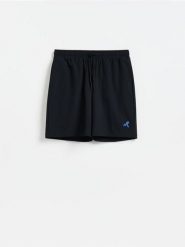 Szorty loose fit - czarny. Czarne szorty męskie Reserved, l, bez wzorów, z tkaniny. Za 99.99 zł.