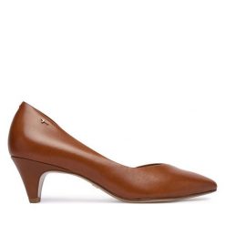 Czółenka Tamaris. Brązowe czółenka damskie Tamaris, bez wzorów, bez obcasa, bez zapięcia. Za 399.99 zł.