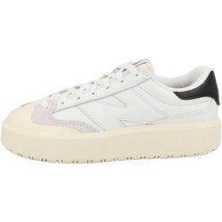 Buty do chodzenia damskie New Balance 302. Białe obuwie sportowe damskie New Balance, bez wzorów, z materiału, trekkingowe. W wyprzedaży za 539.00 zł.