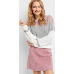 Sweter z metaliczną nitką. Swetry damskie marki Orsay. Za 79.99 zł.