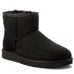 Śniegowce Ugg. Czarne kozaki męskie UGG, bez zapięcia. Za 849.99 zł.