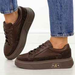 Brązowe skórzane półbuty damskie Cambell 19343. Brązowe półbuty damskie Cambell, na jesień, bez wzorów, z jeansu, biznesowe, z okrągłym noskiem, bez obcasa, na płaskiej podeszwie, bez zapięcia. Za 279.00 zł.