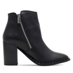 Botki Lasocki. Czarne botki damskie Lasocki, bez obcasa, na słupku, bez zapięcia. Za 329.99 zł.