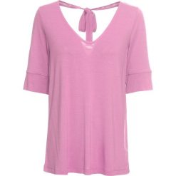 Shirt z dekoltem z tyłu bonprix jasnoróżowy. Czerwone bluzki damskie bonprix, bez wzorów, eleganckie, bez kołnierzyka, bez ramiączek. Za 37.99 zł.