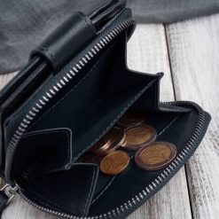 Paolo Peruzzi Portfel damski skórzany granatowy na zatrzask RFID AL-24-NV. Niebieskie portfele damskie Paolo Peruzzi, bez wzorów. Za 90.71 zł.