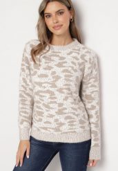 Ciemnobeżowy Sweter z Wełną o Klasycznym Kroju Zdobiony Wzorem w Cętki Zinarisa. Brązowe swetry damskie Born2be, na zimę, l, z aplikacjami, z wełny, klasyczne, bez kołnierzyka, bez ramiączek, bez kaptura. Za 64.99 zł.