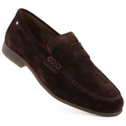 Zamszowe mokasyny męskie miękkie czekoladowe Bugatti 311-AW660-1400-6100. Brązowe buty sportowe męskie Bugatti, z nubiku, bez zapięcia. Za 389.99 zł.