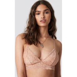 NA-KD Lingerie Biustonosz basic z kwiatową koronką - Beige. Brązowe biustonosze NA-KD Lingerie, w koronkowe wzory, z koronki. Za 60.95 zł.