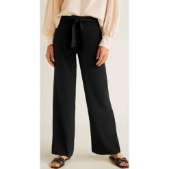 Mango - Spodnie Carrie. Legginsy damskie Mango. W wyprzedaży za 69.90 zł.