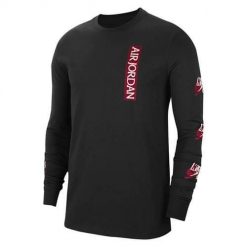 Koszulka sportowa męska Nike M Air Jordan Classics Crew. Bluzy męskie Nike, m, bez wzorów, bez kołnierzyka, bez ramiączek, do koszykówki. Za 169.00 zł.