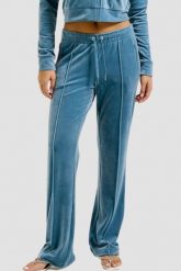 JUICY COUTURE Niebieskie damskie spodnie dresowe Tina Trackpants. Niebieskie spodnie dresowe damskie Juicy Couture, s, bez wzorów, z dresówki. W wyprzedaży za 265.99 zł.