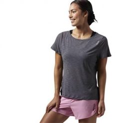 Koszulka treningowa damska Reebok AJ3420. Szare koszulki sportowe damskie Reebok, uniwersalny, bez wzorów, z materiału, sportowe, bez kołnierzyka. Za 124.00 zł.