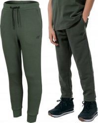 Spodnie dla chłopca 4F khaki HJZ22 JSPMD001 43S 140cm. Brązowe spodnie sportowe dla chłopców 4f, bez wzorów, sportowe. Za 138.09 zł.
