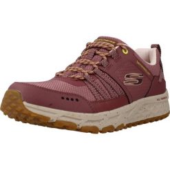 Buty SKECHERS ESCAPE PLAN Rose. Czerwone obuwie sportowe damskie Skechers, bez wzorów, z syntetyku, trekkingowe, Skechers Sport. Za 351.99 zł.