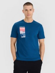 4F T-shirt regular z nadrukiem męski - turkusowy L. Niebieskie koszulki sportowe męskie 4f, l, bez wzorów, z bawełny, eleganckie, bez kołnierzyka. Za 59.99 zł.