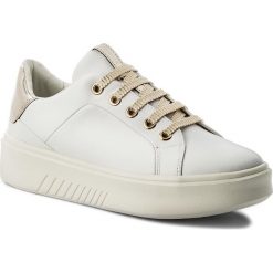 Sneakersy GEOX - D Nhenbus A D828DA 00085 C1000 White. Białe półbuty damskie Geox, bez wzorów, z materiału, bez obcasa, na koturnie, bez zapięcia. W wyprzedaży za 299.00 zł.