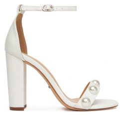 Sandały DeeZee. Białe sandały damskie DeeZee, bez wzorów, bez obcasa, na słupku, bez zapięcia. Za 109.99 zł.