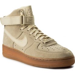 Buty NIKE - Air Force 1 High AA1118 100 Muslin/Muslin/Gum Med Brown. Brązowe półbuty na co dzień męskie Nike, z materiału, bez zapięcia. W wyprzedaży za 339.00 zł.