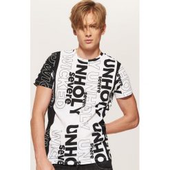 T-shirt z napisami - Biały. T-shirty męskie marki House. W wyprzedaży za 29.99 zł.