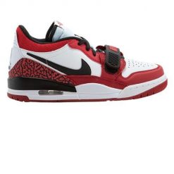 Buty do chodzenia męskie Nike Air Jordan Legacy 312. Białe buty sportowe męskie Nike, bez zapięcia, trekkingowe, Nike Air Jordan. Za 611.85 zł.