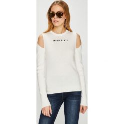 Miss Sixty - Sweter. Białe swetry damskie Miss Sixty, s, bez wzorów, z dzianiny, bez kołnierzyka, bez ramiączek, krótkie, bez kaptura. W wyprzedaży za 269.90 zł.