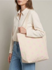 Materiałowa torba shopper z nadrukiem w kropki - kremowy. Białe torebki shopper damskie Sinsay, bez wzorów, z materiału, z nadrukiem, bez dodatków. Za 19.99 zł.