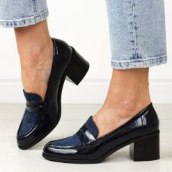 Niebieskie mokasyny damskie na obcasie M.Daszyński 2201D-3A. Niebieskie mokasyny damskie M.Daszyński, z lakierowanej skóry, biznesowe. Za 149.00 zł.