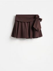 Spódnica mini z wiązaniem - brązowy. Brązowe spódnice damskie Reserved, l, bez wzorów, z wiskozy, mini, rozkloszowane. Za 99.99 zł.