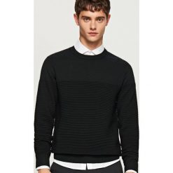Prążkowany sweter - Czarny. Czarne swetry przez głowę męskie Reserved, prążkowane. Za 119.99 zł.