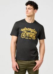 MESKA KOSZULKA WRANGLER AMERICANA TEE BLACK 112371412. Czarne t-shirty męskie Wrangler, s, bez wzorów, bez kołnierzyka. Za 79.99 zł.