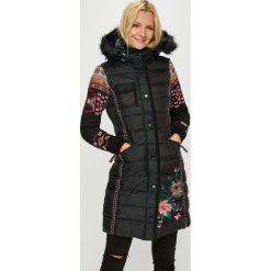 Desigual - Kurtka. Kurtki damskie marki Desigual. W wyprzedaży za 799.90 zł.