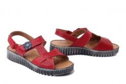 MANITU 910327-04 rot, sandały damskie. Czerwone sandały damskie Manitu, bez wzorów, ze skóry, bez obcasa, bez zapięcia. Za 229.42 zł.