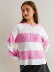 Sweter - różowy. Czerwone swetry damskie Sinsay, l, bez wzorów, bez kołnierzyka, bez ramiączek, bez kaptura. W wyprzedaży za 19.99 zł.