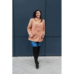 Kurtka Dora damska z kapturem w kolorze camel OVERSIZE PLUS SIZE. Brązowe kurtki damskie Moda Size Plus Iwanek, plus size, bez wzorów, z jeansu, z kapturem. Za 319.00 zł.