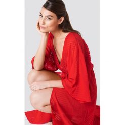 NA-KD Boho Sukienka-płaszcz z szyfonu - Red. Sukienki damskie NA-KD Boho. W wyprzedaży za 50.47 zł.
