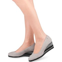 Półbuty damskie Stagórs 1028 Szare. Szare półbuty damskie STAGÓRS, bez wzorów, z materiału, eleganckie, bez obcasa, na koturnie, bez zapięcia. Za 219.00 zł.