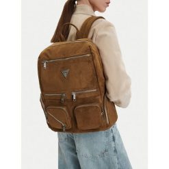 Plecak Guess Jeans. Brązowe plecaki damskie Guess Jeans, z aplikacjami, z jeansu, sportowe. Za 299.99 zł.