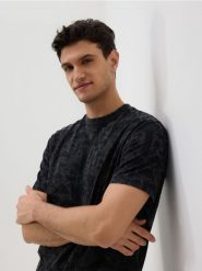 T-shirt comfort z nadrukiem - brązowy. Brązowe t-shirty męskie Reserved, l, bez wzorów, z bawełny, bez kołnierzyka. Za 69.99 zł.