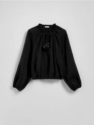 Bluzka o kroju oversize - czarny. Czarne bluzki damskie Reserved, l, bez wzorów, z tkaniny, bez kołnierzyka, bez ramiączek. W wyprzedaży za 69.99 zł.