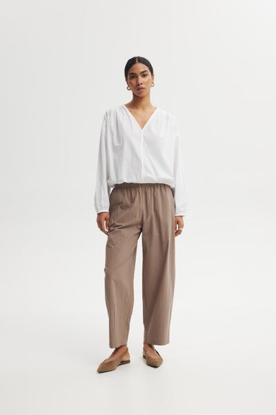SPODNIE PILAR TAUPE XS - Flawless. Spodnie materiałowe damskie Flawless, uniwersalny, bez wzorów, z materiału. Za 419.00 zł.