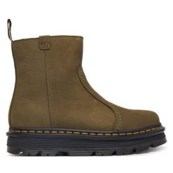 Botki Dr. Martens. Zielone botki damskie Dr. Martens, bez obcasa, na płaskiej podeszwie, bez zapięcia. Za 849.99 zł.