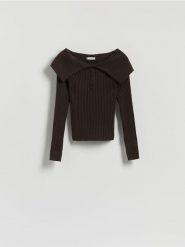 Sweter z wykładanym kołnierzem - brązowy. Brązowe swetry damskie Reserved, l, bez wzorów, z dzianiny, bez kołnierzyka, bez ramiączek, bez kaptura. Za 119.99 zł.