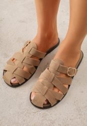 Ciemnobeżowe Klapki z Paskami w Stylu Gladiatorek z Klamerką Lorianatea. Brązowe klapki damskie Born2be, bez wzorów, z jeansu, bez obcasa, na płaskiej podeszwie. Za 69.99 zł.