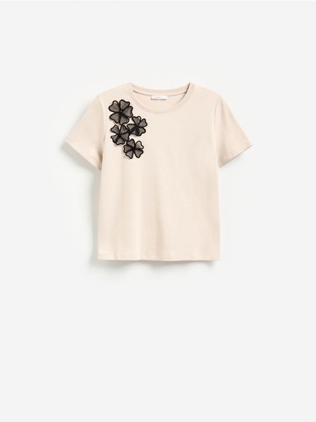 T-shirt z ozdobną aplikacją - beżowy. Brązowe t-shirty damskie Reserved, l, z aplikacjami, z bawełny, bez kołnierzyka. Za 79.99 zł.
