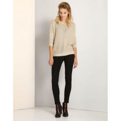 SWETER DŁUGI RĘKAW DAMSKI Z ZAMKIEM LUŹNY. Swetry damskie marki TOP SECRET. W wyprzedaży za 49.99 zł.