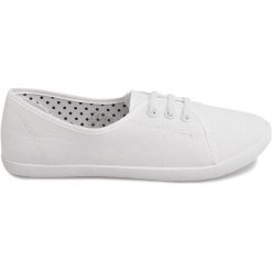 Białe Wiązane Trampki Tenisówki Slip On BE43 Biały. Białe trampki i tenisówki damskie ButyModne, bez wzorów, klasyczne, bez zapięcia. Za 69.00 zł.