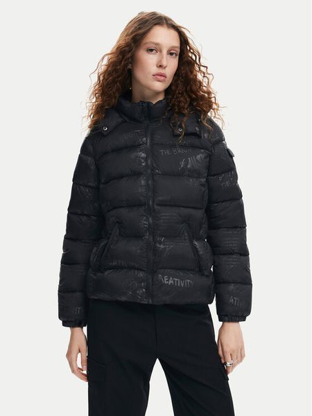 Desigual Kurtka zimowa Drammen 24WWEWBM Czarny Regular Fit. Czarne kurtki damskie Desigual, na zimę, s, bez wzorów, z syntetyku, bez kaptura. Za 519.99 zł.